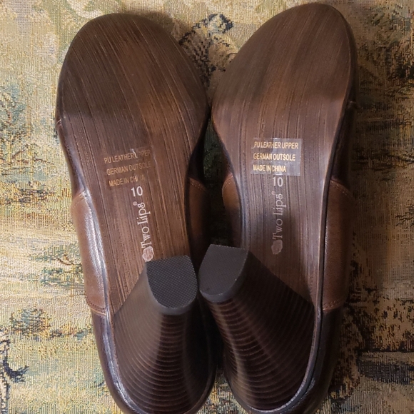 Two Lips - Picture 5 of 5